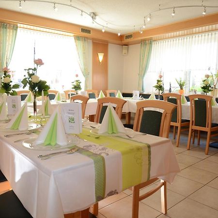 Gasthof Zur Post Hotel Und Parkplatz フォーエンシュトラウス エクステリア 写真