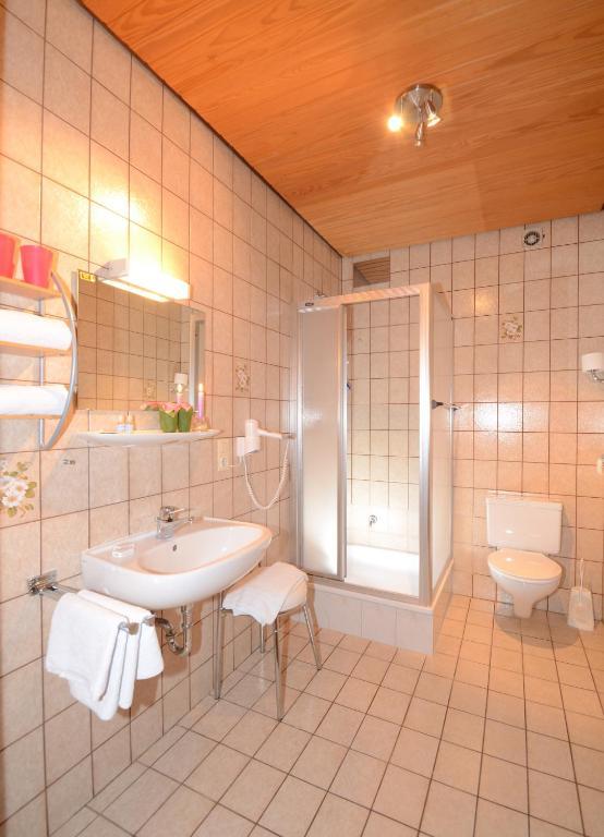 Gasthof Zur Post Hotel Und Parkplatz フォーエンシュトラウス 部屋 写真
