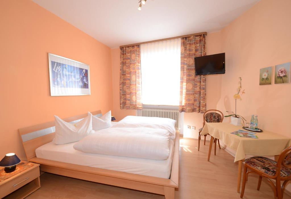 Gasthof Zur Post Hotel Und Parkplatz フォーエンシュトラウス 部屋 写真
