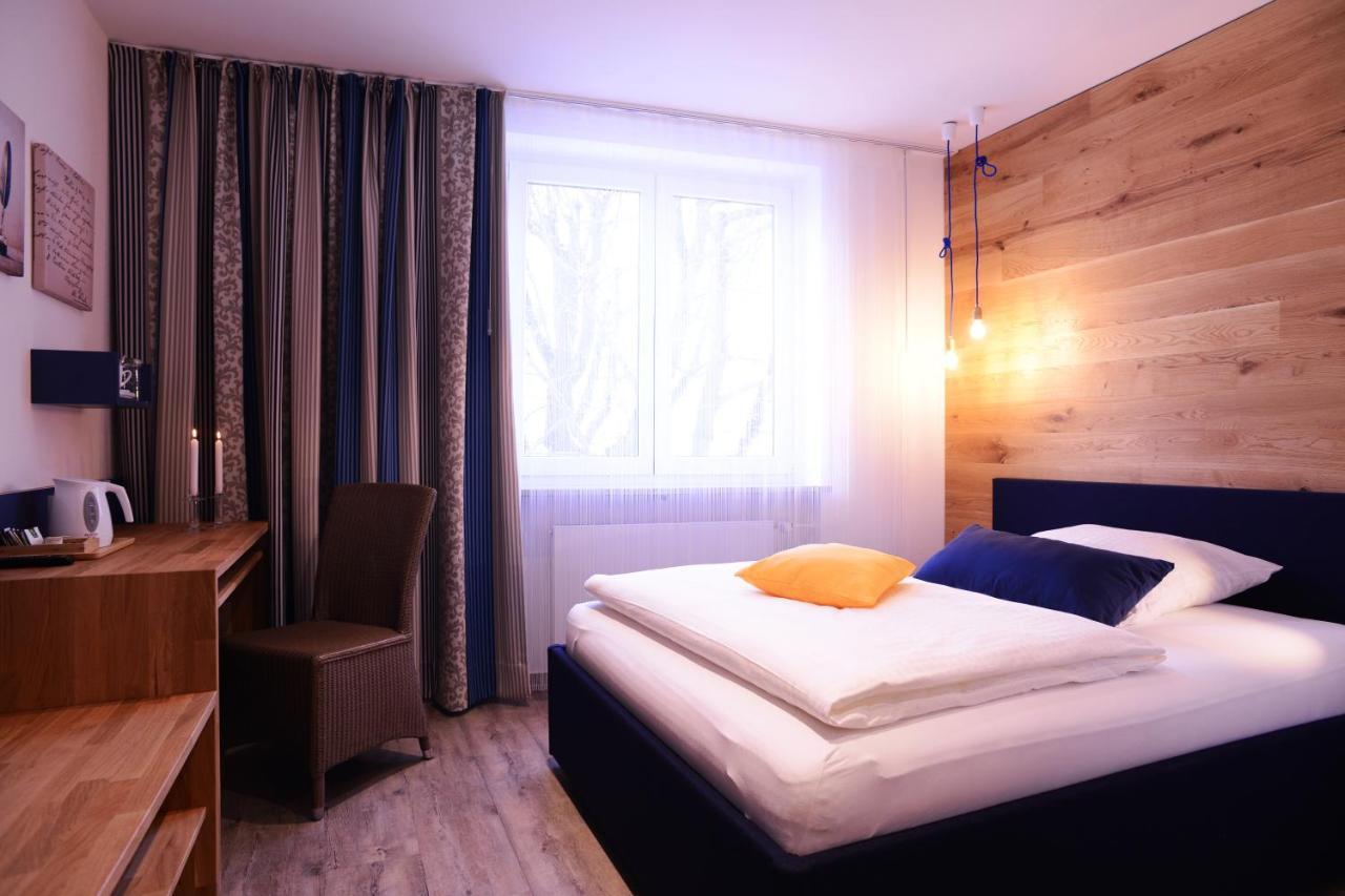 Gasthof Zur Post Hotel Und Parkplatz フォーエンシュトラウス エクステリア 写真