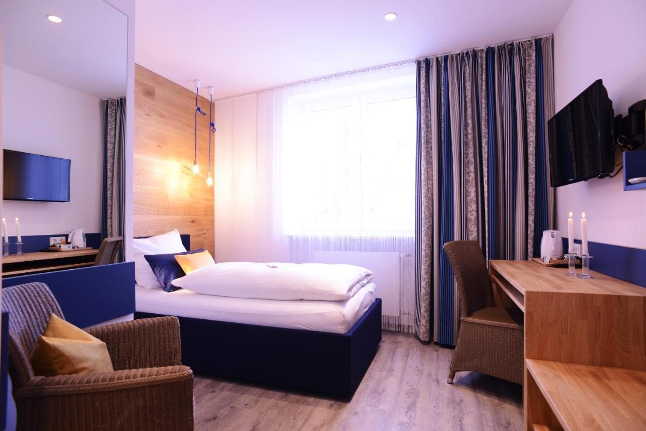 Gasthof Zur Post Hotel Und Parkplatz フォーエンシュトラウス エクステリア 写真