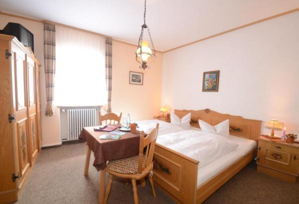 Gasthof Zur Post Hotel Und Parkplatz フォーエンシュトラウス エクステリア 写真